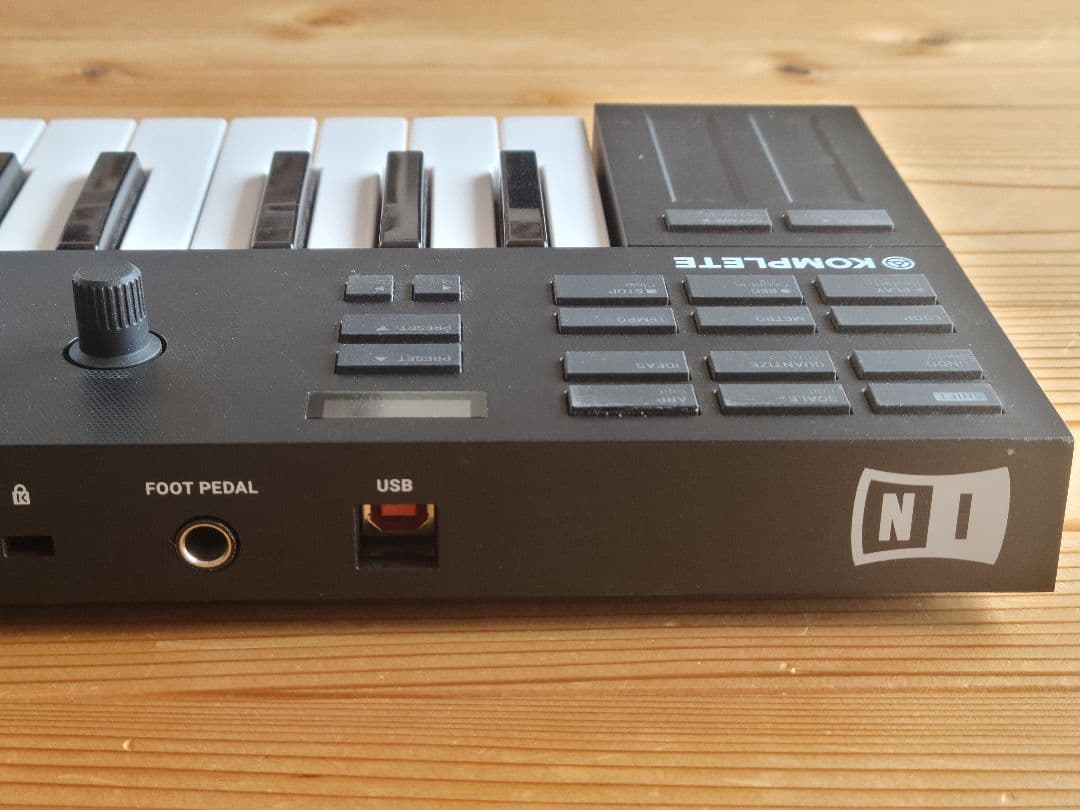 DTM・DAW NATIVE INSTRUMENTS KOMPLETE KONTROL M32