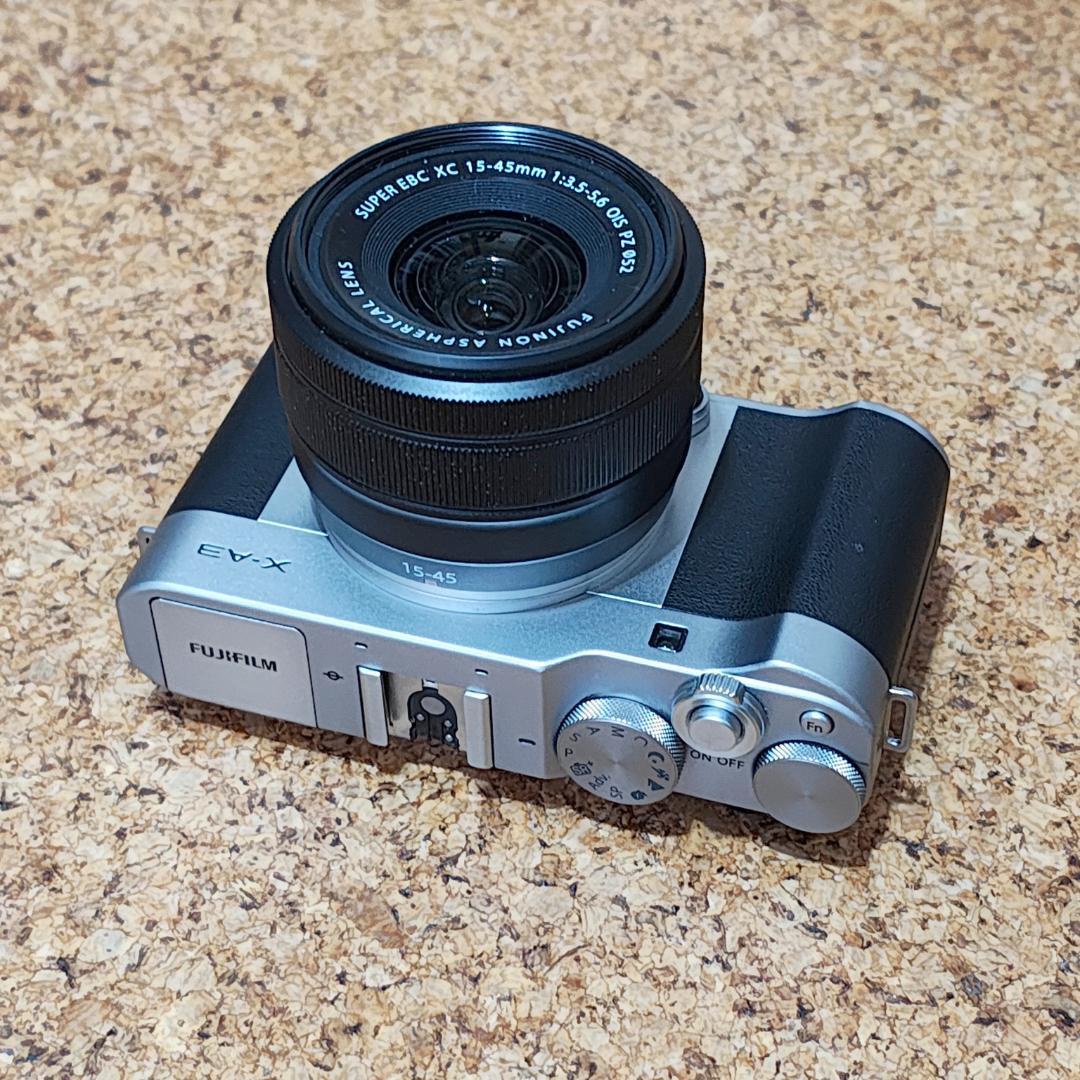 Fujifilm X-A3ミラーレス一眼 レンズつき