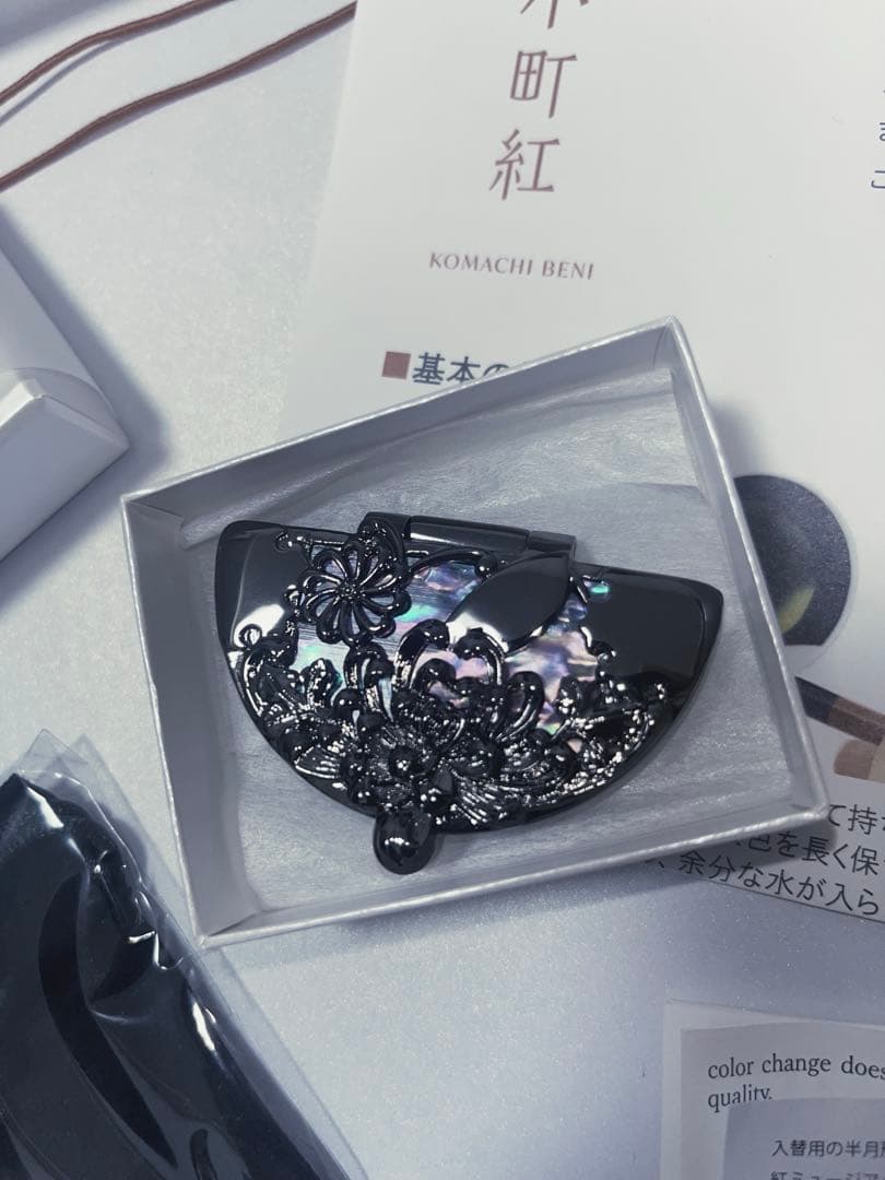 伊勢半 小町紅 雪月花 銀 【伊勢半本店オリジナル紅筆付き】