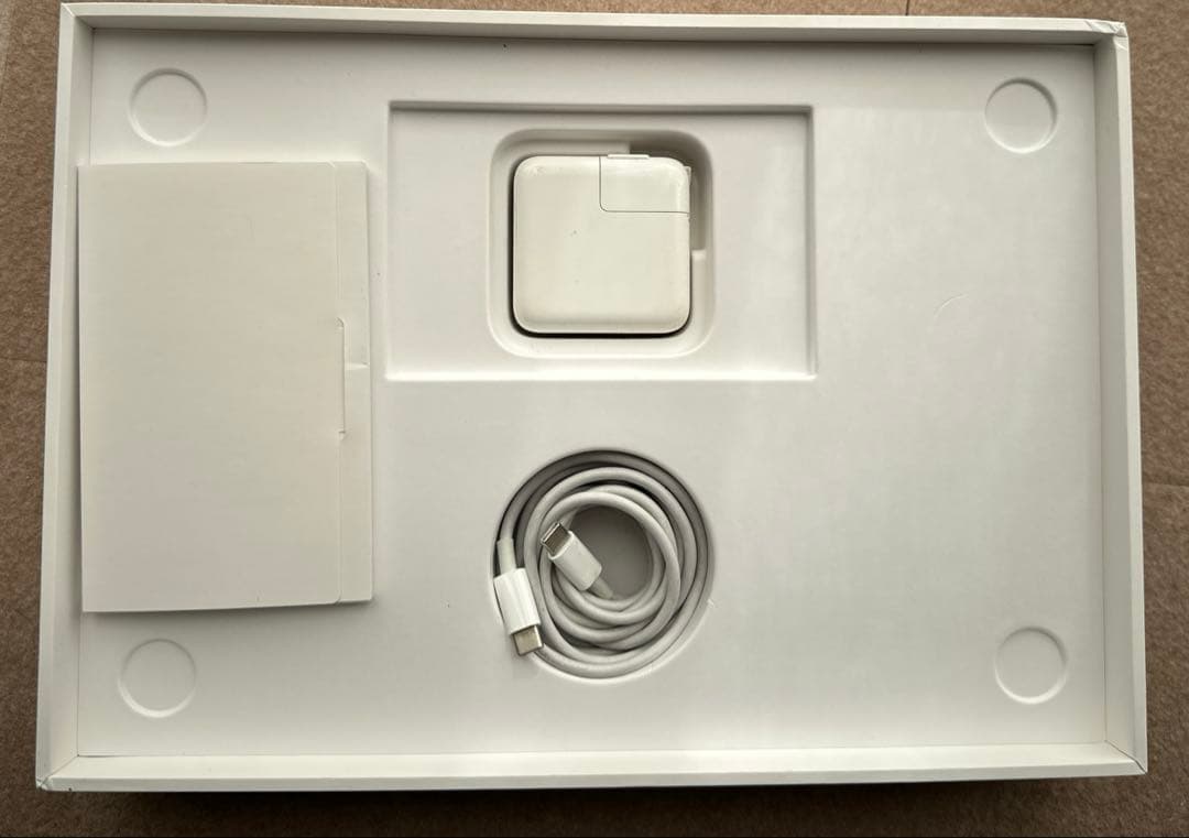 MacBook Air 13インチ 米国配列128GB 8GB 充電器・箱付き