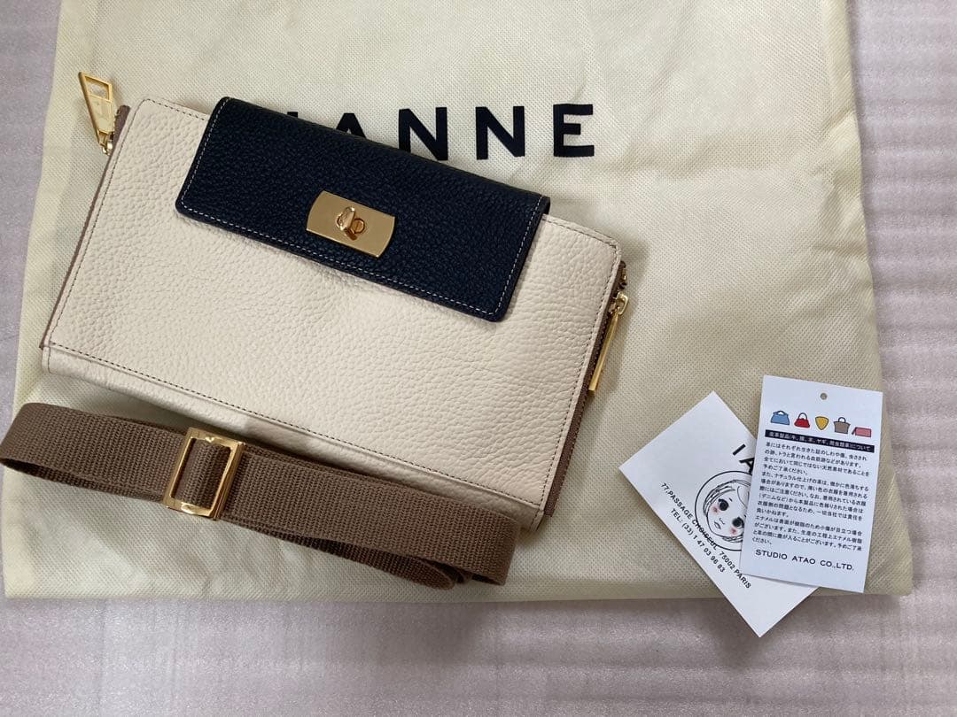 み*い様 未使用　IANNE イアンヌ　ポリーヌ　クラッチバッグ　ショルダーバッ