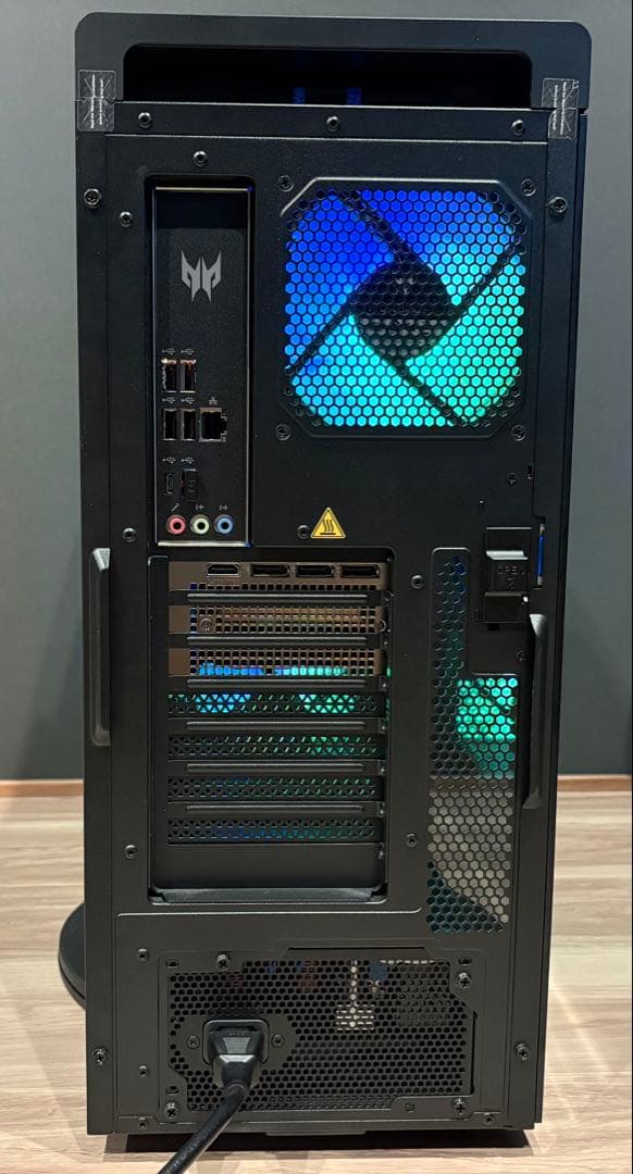 SSD追加　RTX4080 Predator　i7 13700F　ゲーミングPC