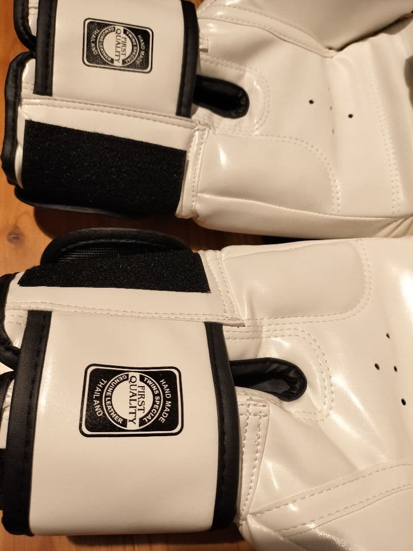 TWINS SPECIAL ボクシンググローブ 14oz ホワイト