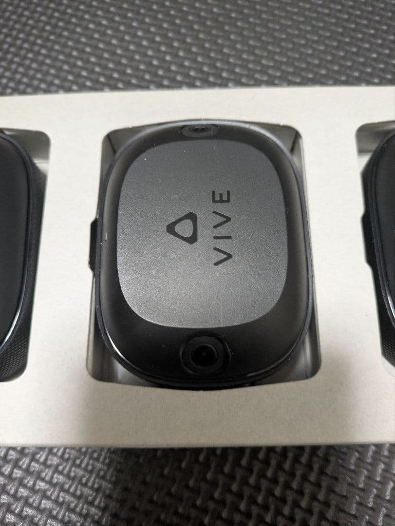 その他 HTC VIVE Ultimate Tracker 3+1kit