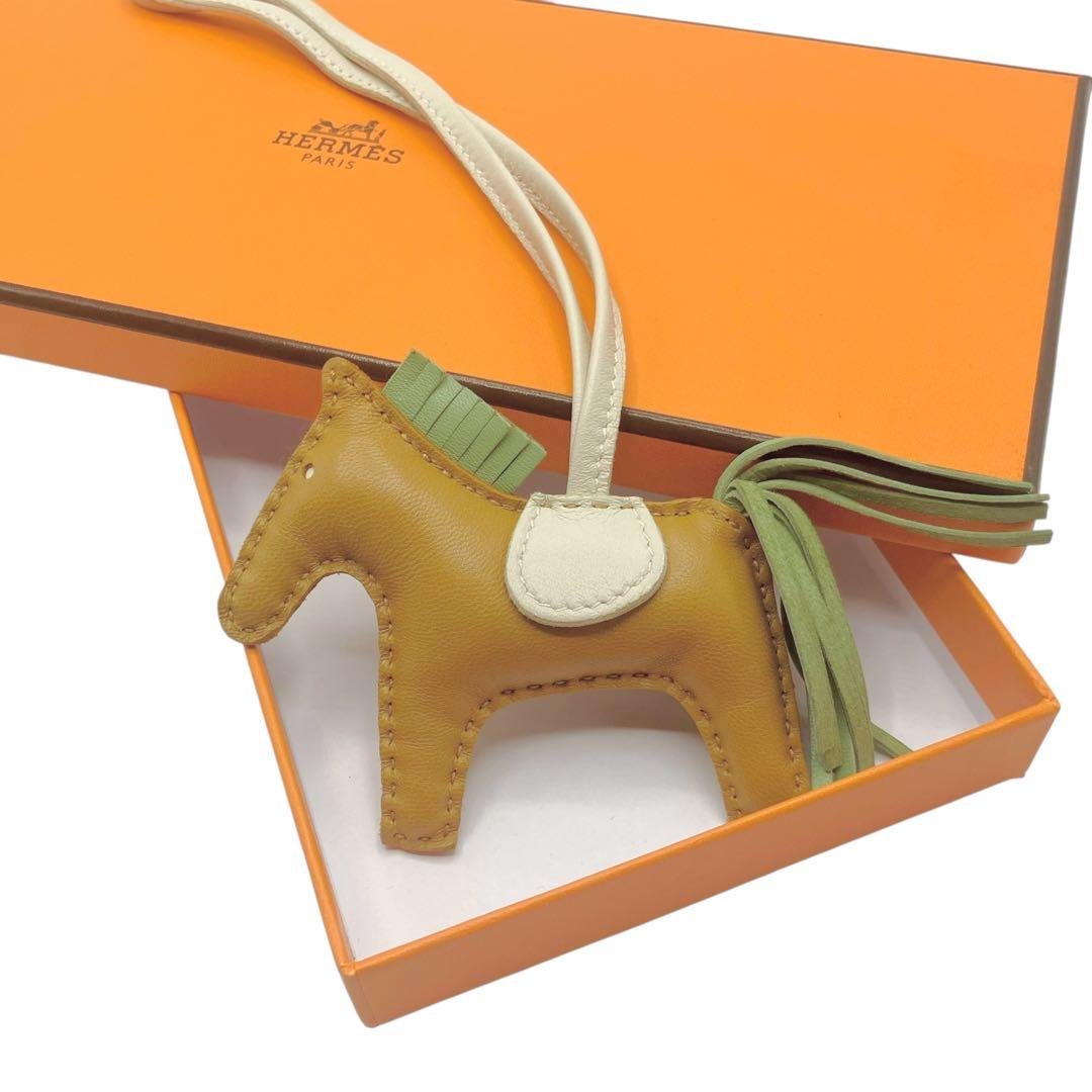 ⭐️ほぼ未使用⭐️ エルメス ロデオチャーム PM レザー セサミ