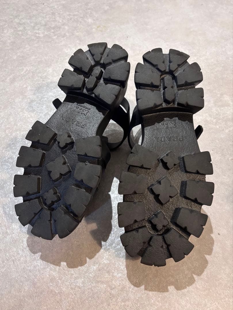 PRADA モノリス ラバーサンダル ブラック 28