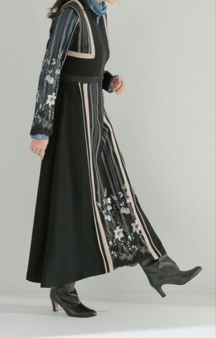 ミューラル MURRAL FRAMED FLOWER DRESS