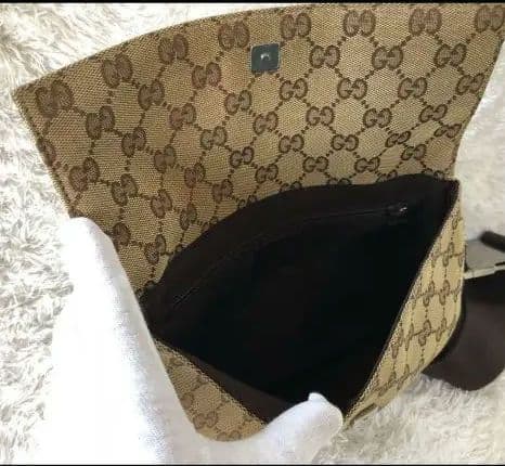 GUCCI ウエストポーチ ボディバッグ 斜め掛け GG柄