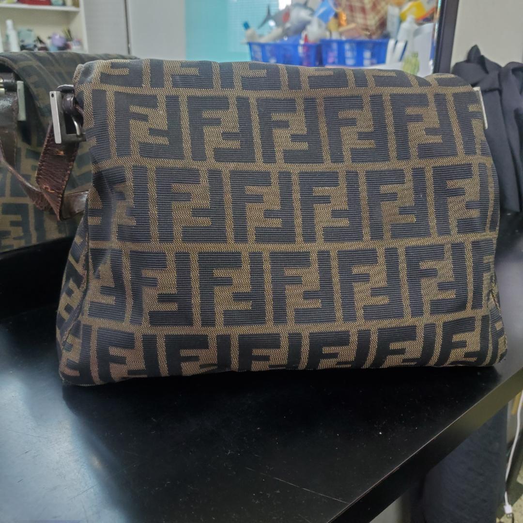 Fendi ロゴプリント ショルダーバッグ