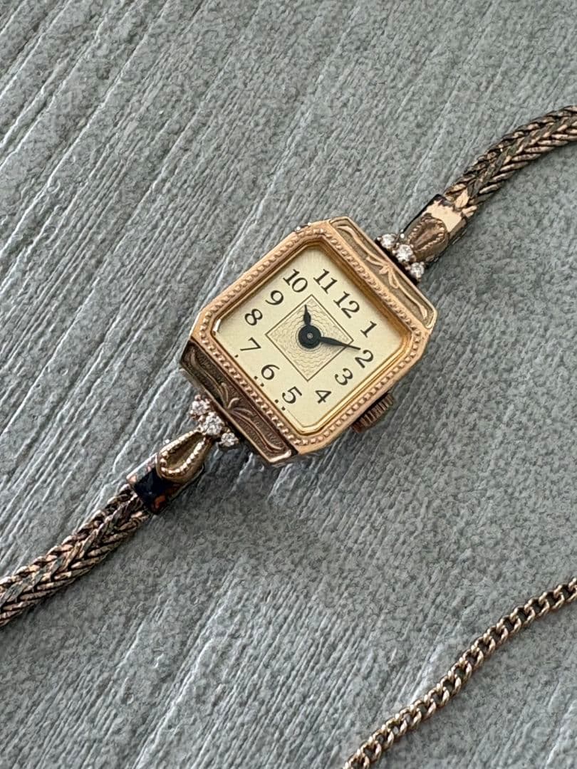 【agete】アガット　スクエアフェイスジュエリーウォッチ　K10ダイヤモンド