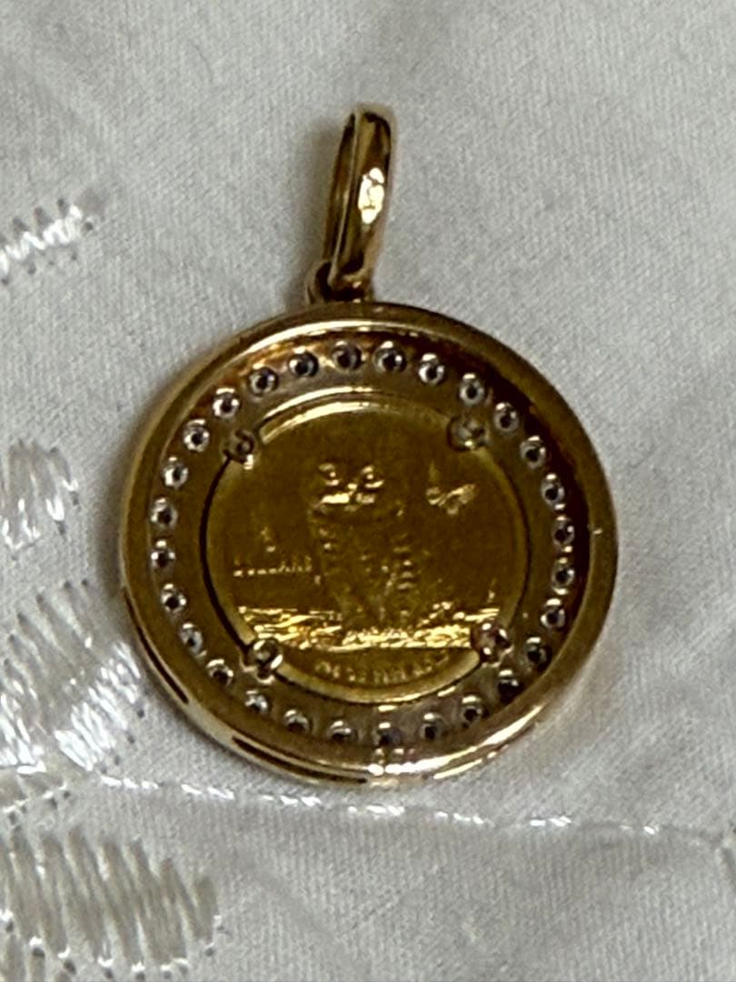 猫モチーフの金色チャーム‼️