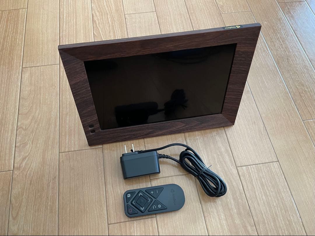 Nixplayスマートデジタルフォトフレーム ウッド調　10.1インチ