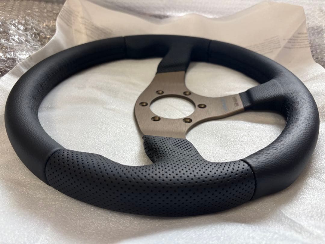 MOMO race レース 320mm