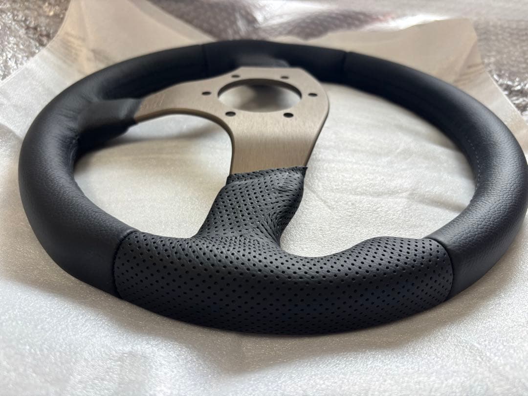 MOMO race レース 320mm