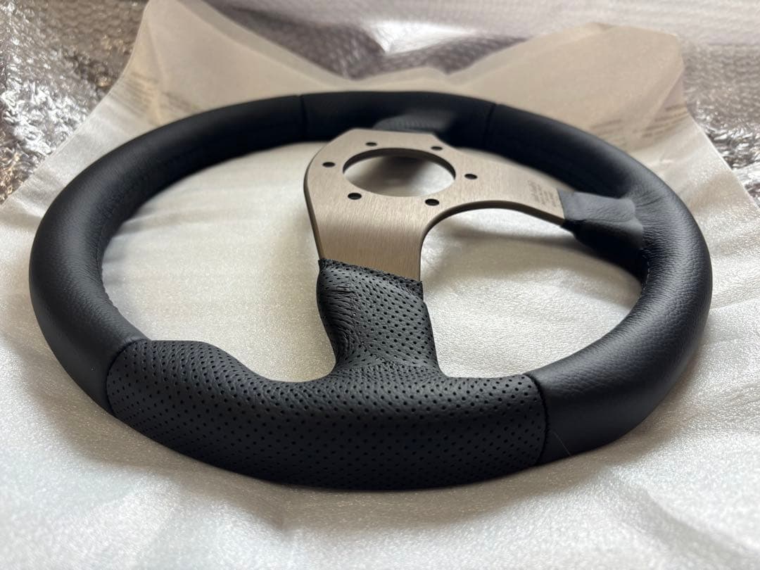 MOMO race レース 320mm