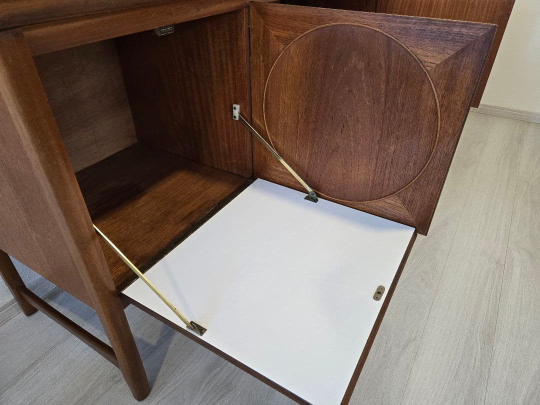 【cloheさま】サークル模様の入った素敵なデザインのヴィンテージサイドボード