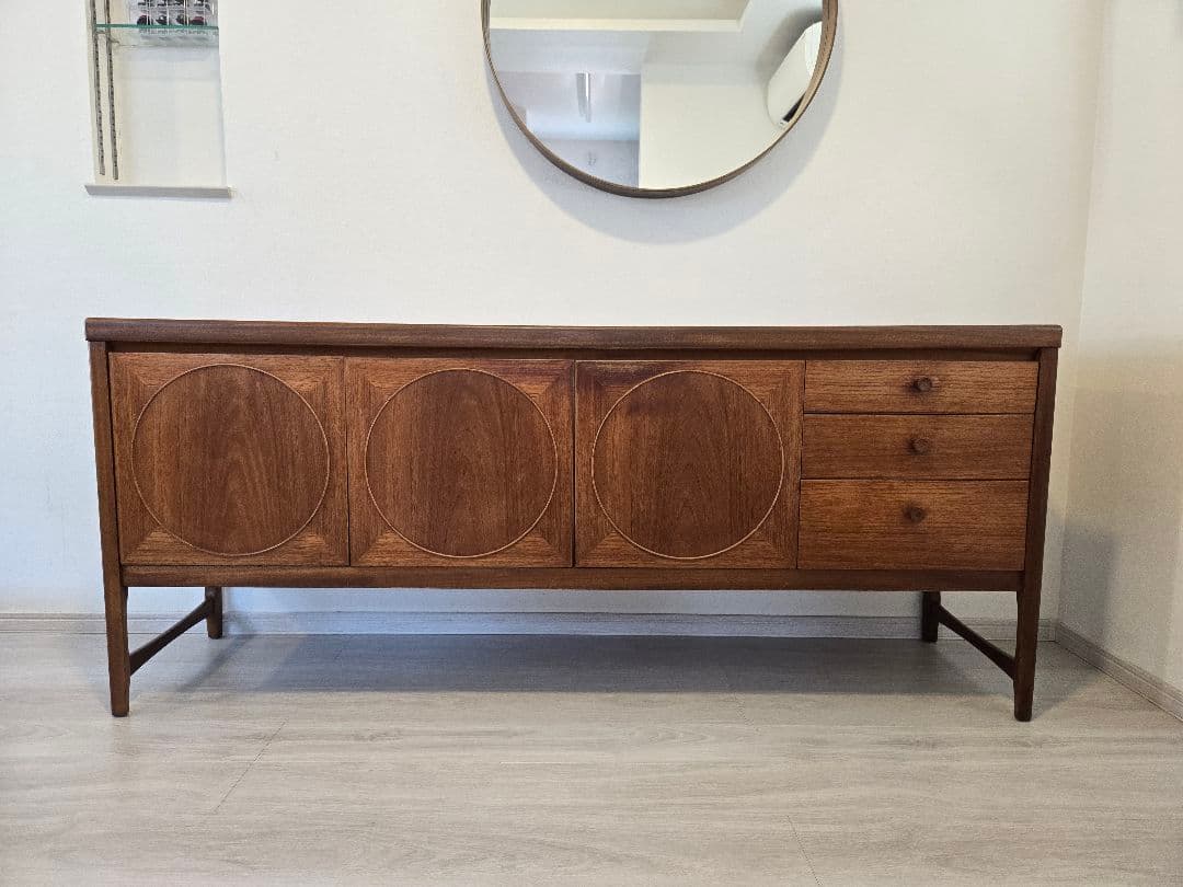 【cloheさま】サークル模様の入った素敵なデザインのヴィンテージサイドボード