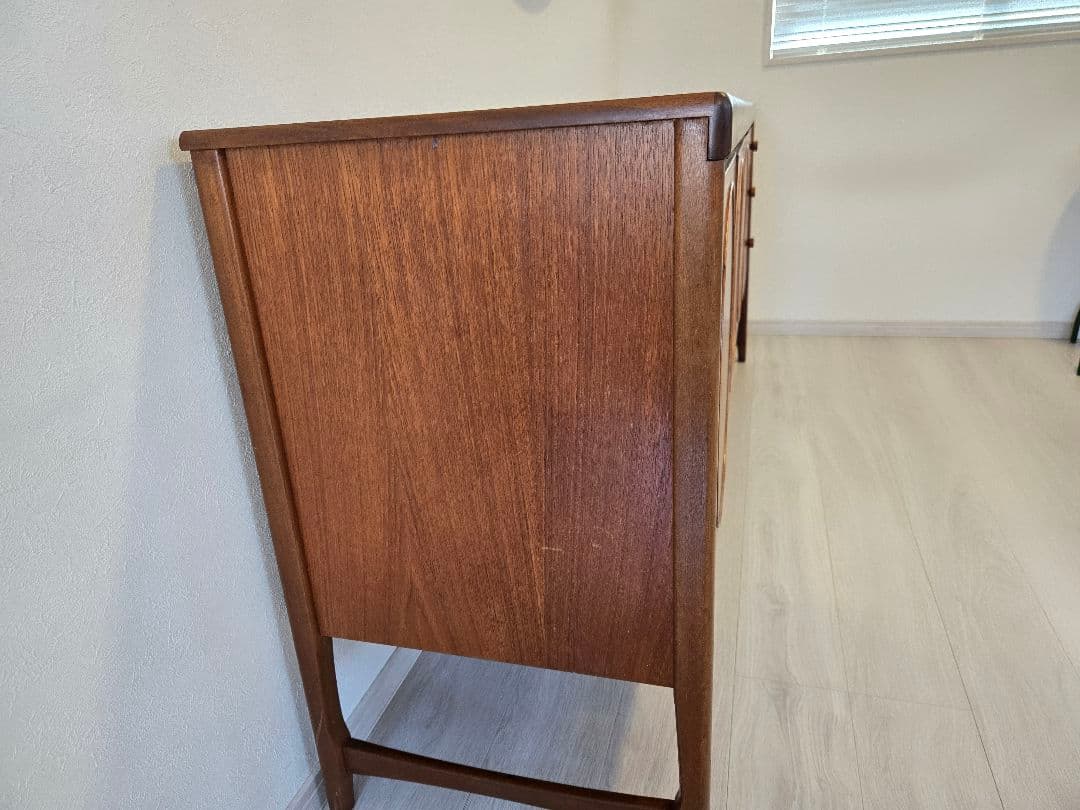 【cloheさま】サークル模様の入った素敵なデザインのヴィンテージサイドボード