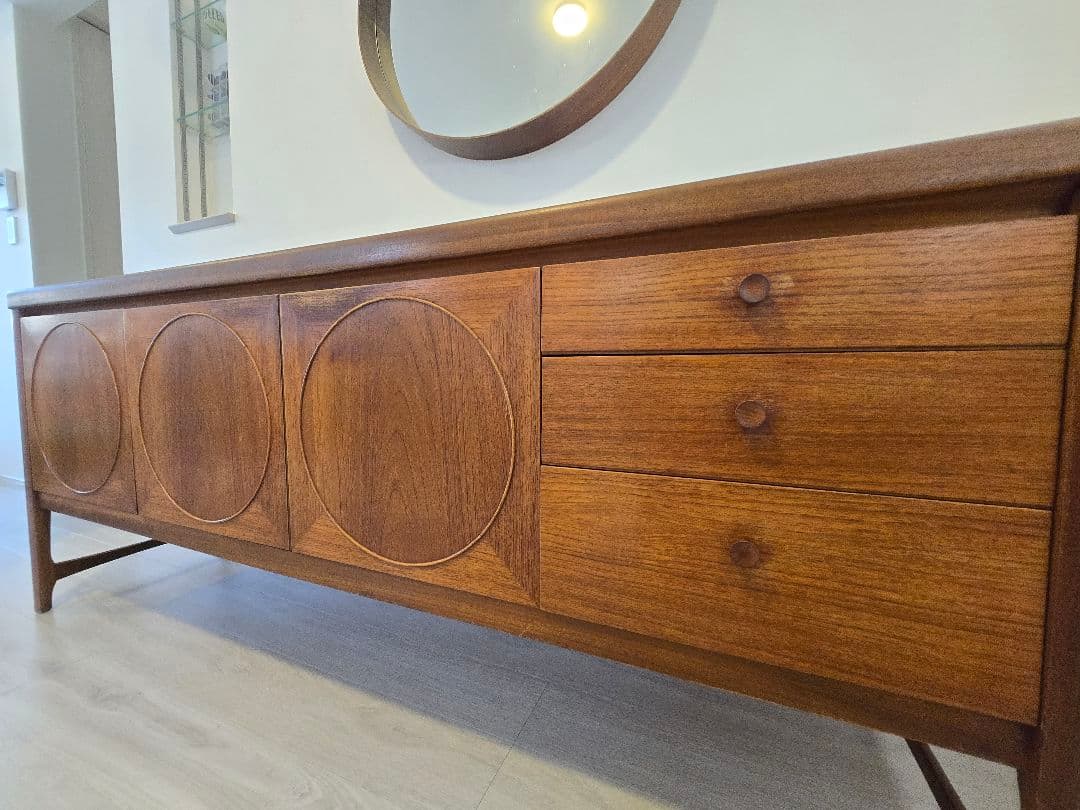 【cloheさま】サークル模様の入った素敵なデザインのヴィンテージサイドボード