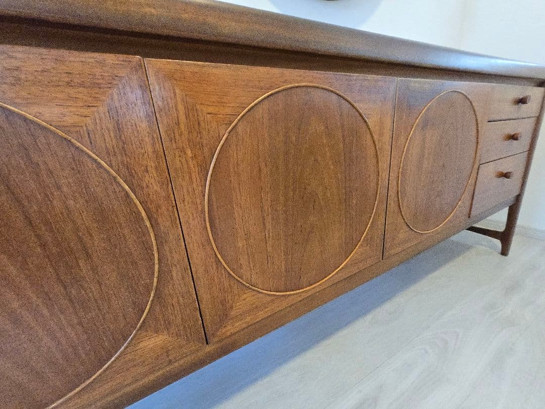 【cloheさま】サークル模様の入った素敵なデザインのヴィンテージサイドボード