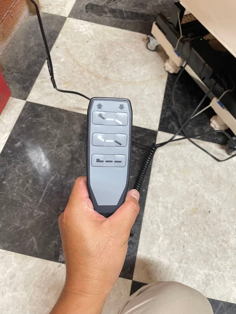 セブンビューティー　電動垂直昇降リクライニングチェア　オフホワイト