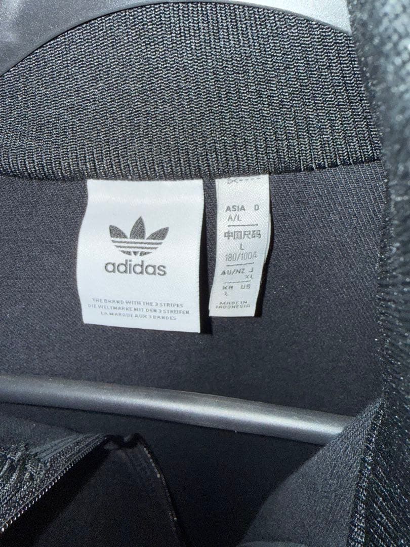 adidas ブラック ジップアップジャケット