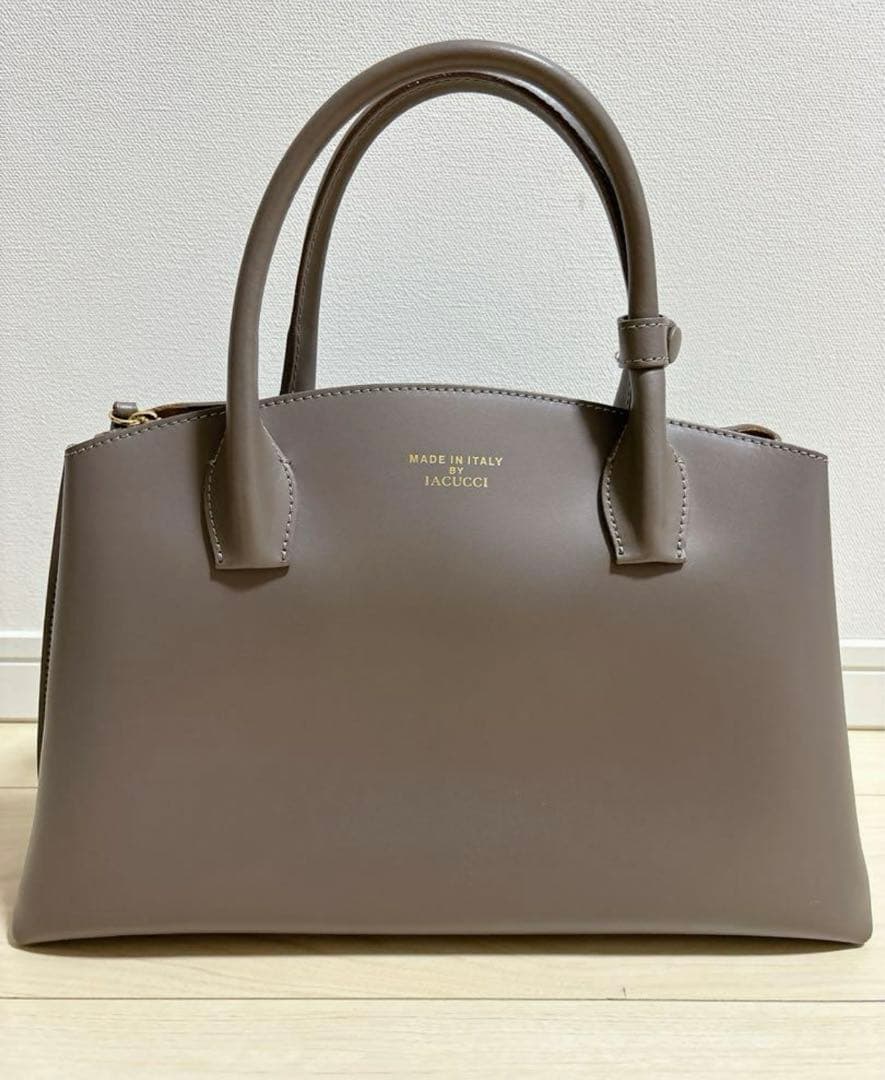 イアクッチ　ビジネスバッグ グレージュ