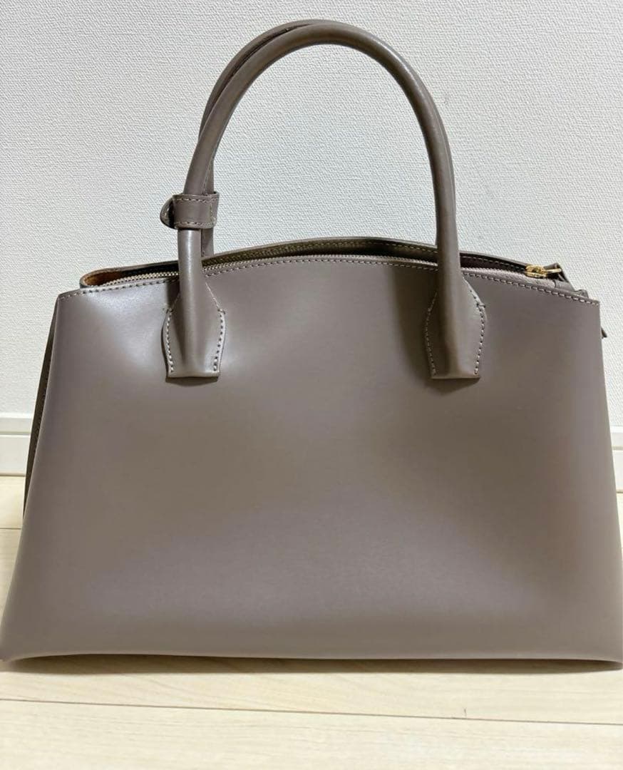 イアクッチ　ビジネスバッグ グレージュ