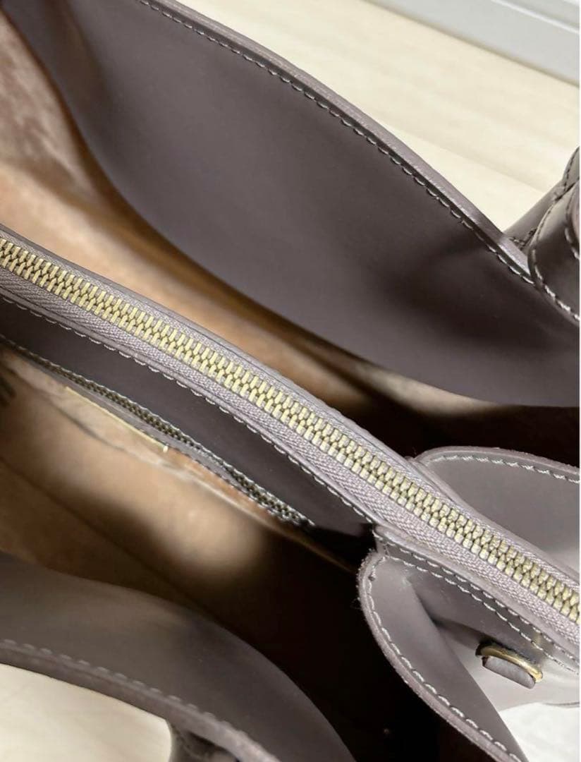 イアクッチ　ビジネスバッグ グレージュ