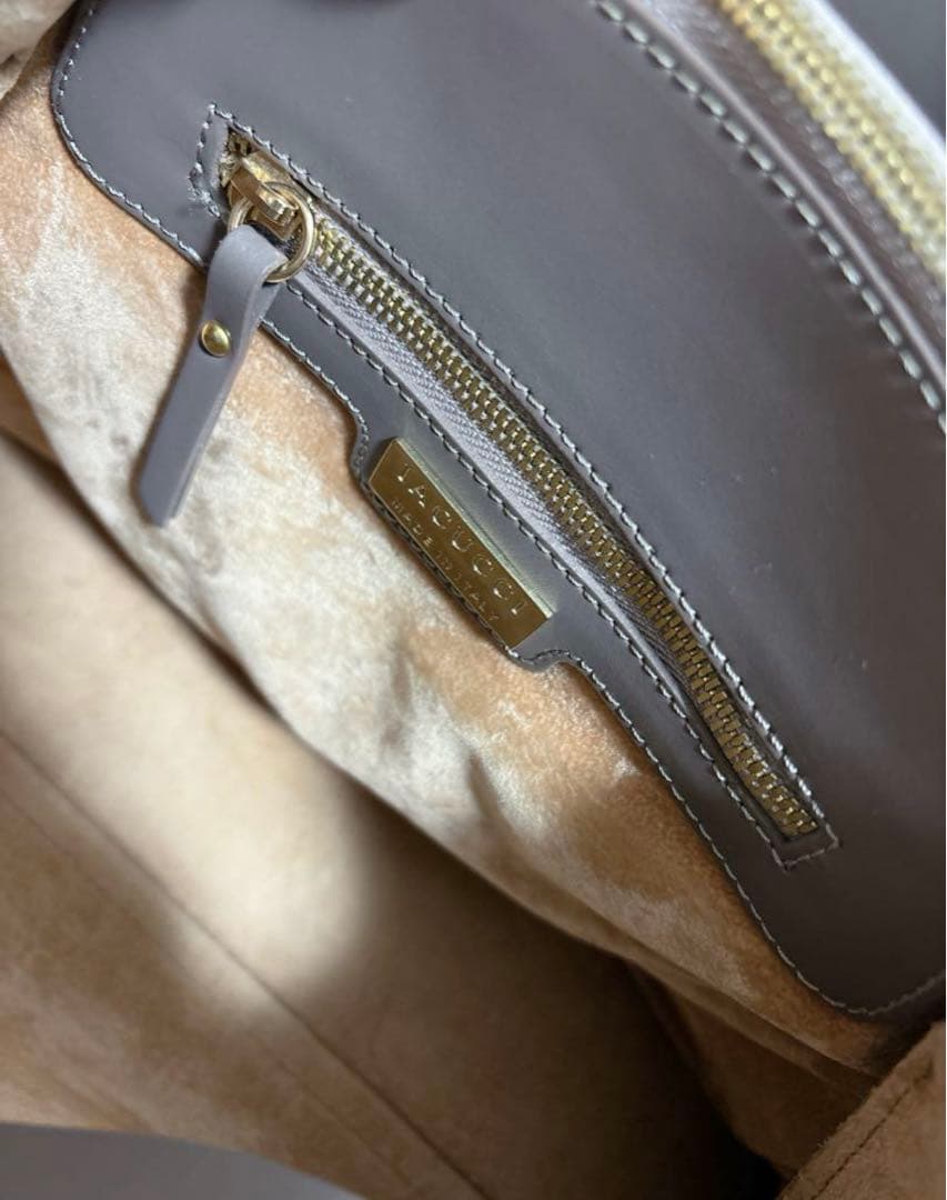 イアクッチ　ビジネスバッグ グレージュ