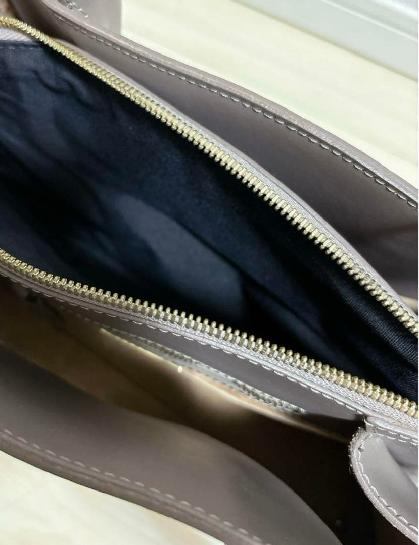 イアクッチ　ビジネスバッグ グレージュ