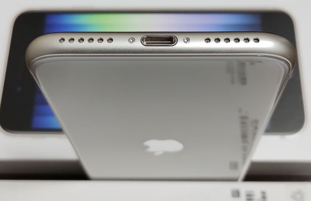 ★新品電池100%★iPhone SE 第3世代 64GB 国内版 展示デモ機