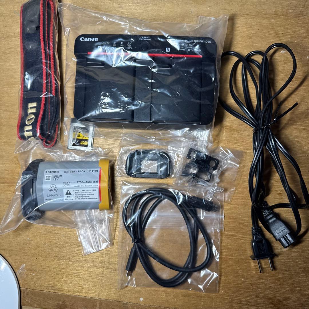 Canon EOS 1DX mark3 CFeカード128GB付　元箱有