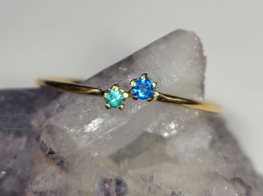 ネオン青バチバチのリングです★バターリャパライバトルマリン&アウイナイト18金★