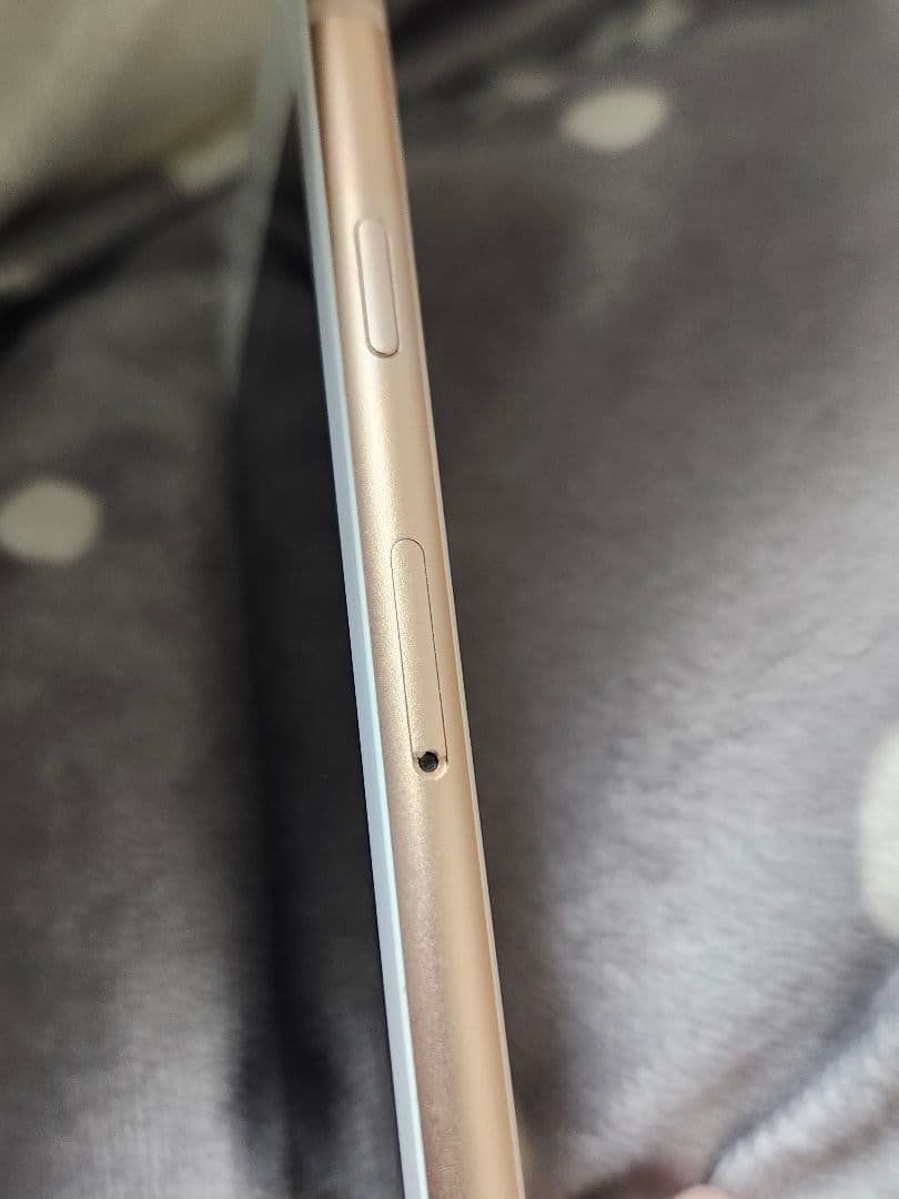 iPhone 8 64GB ゴールド 本体 クリアケース付き