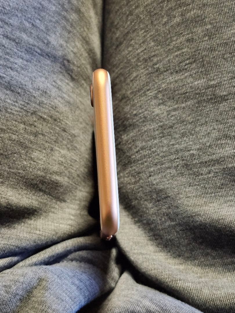 iPhone 8 64GB ゴールド 本体 クリアケース付き