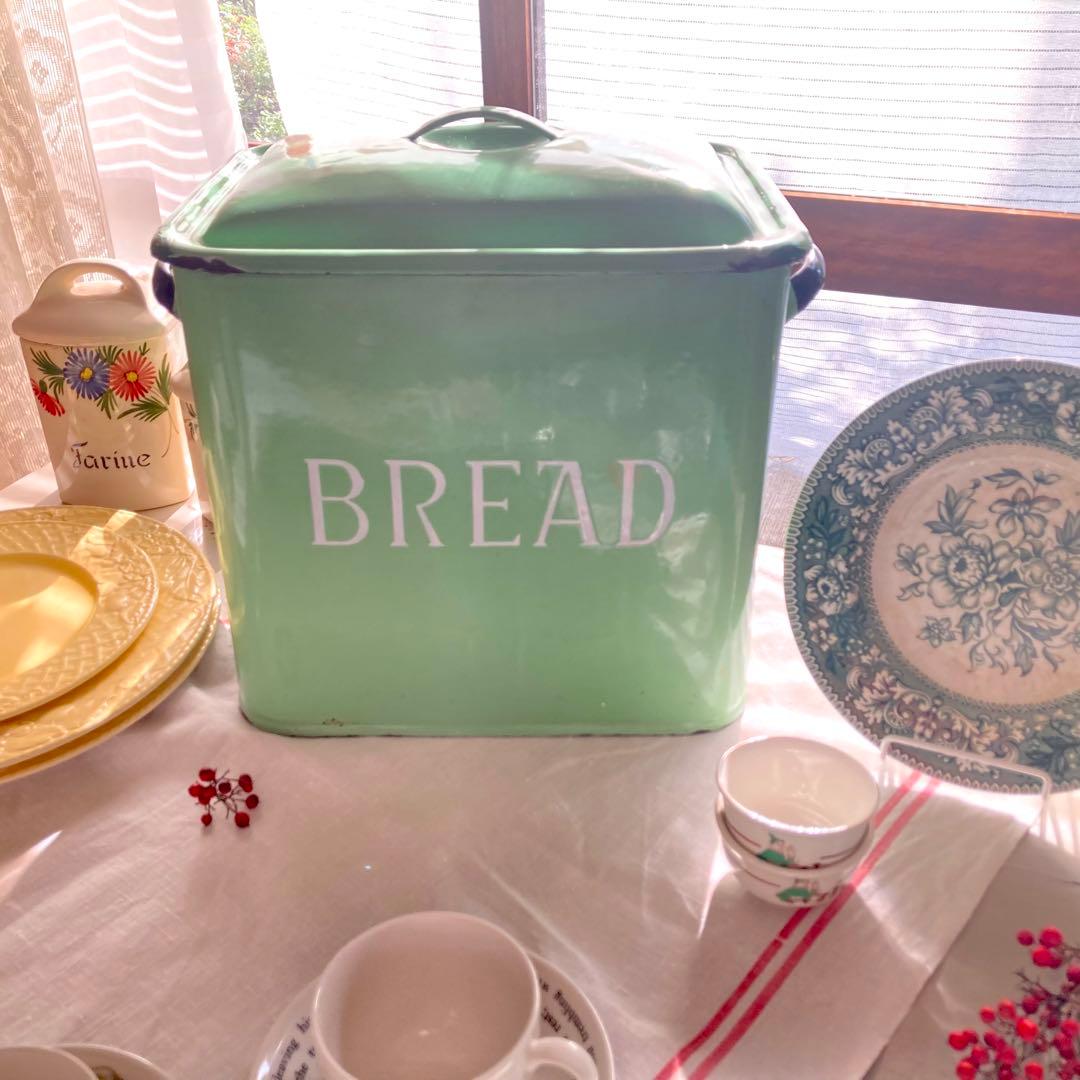 希少✧イギリスアンティーク　かわいいミントグリーンBREADホウロウ缶˚✧₊⁎✧