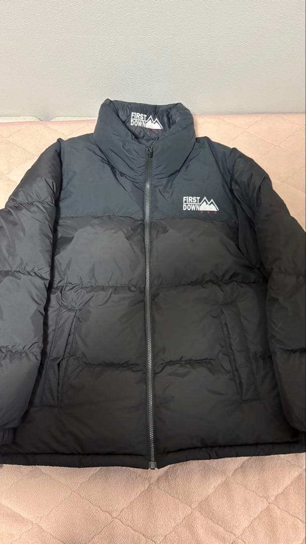 ［おかき］FIRST DOWN ブラック ダウンジャケット