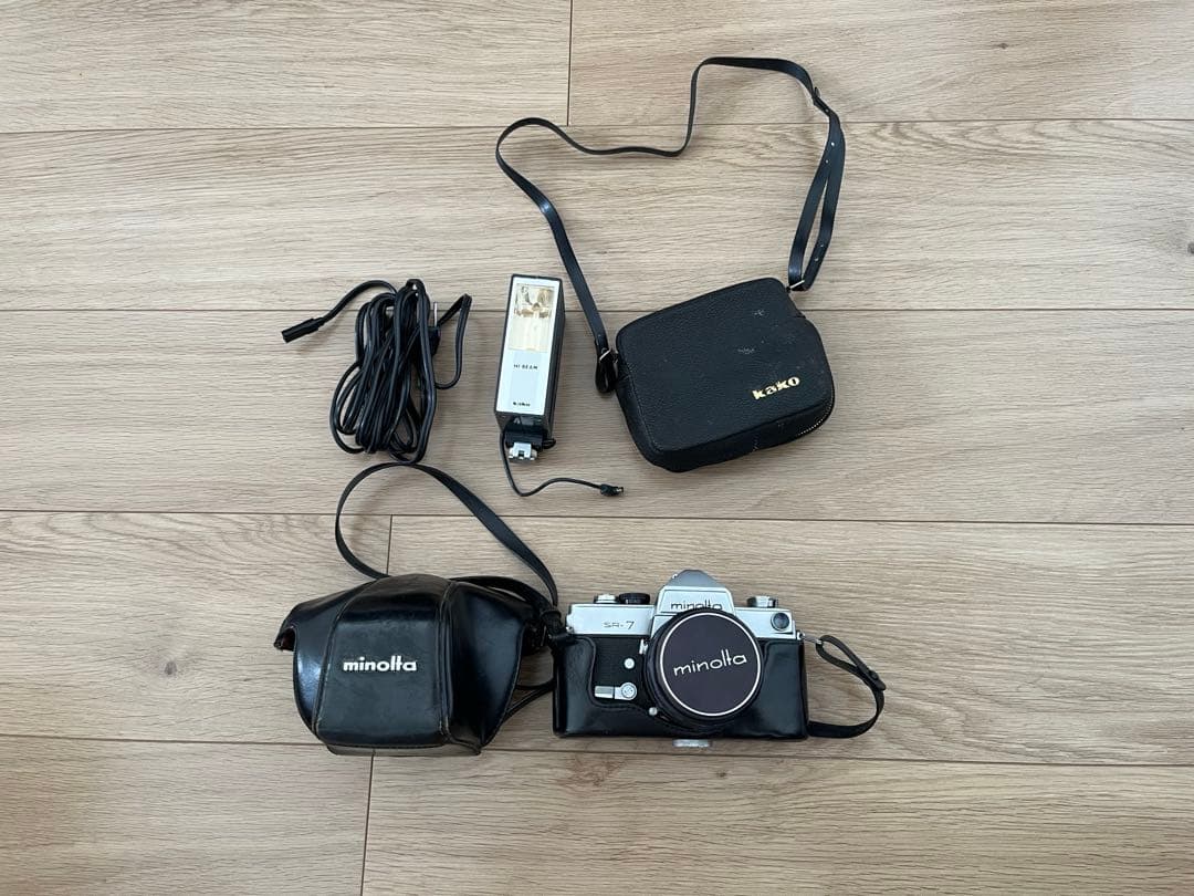 Minolta SR-7 一眼レフカメラ 28mmレンズ付き フラッシュ付き