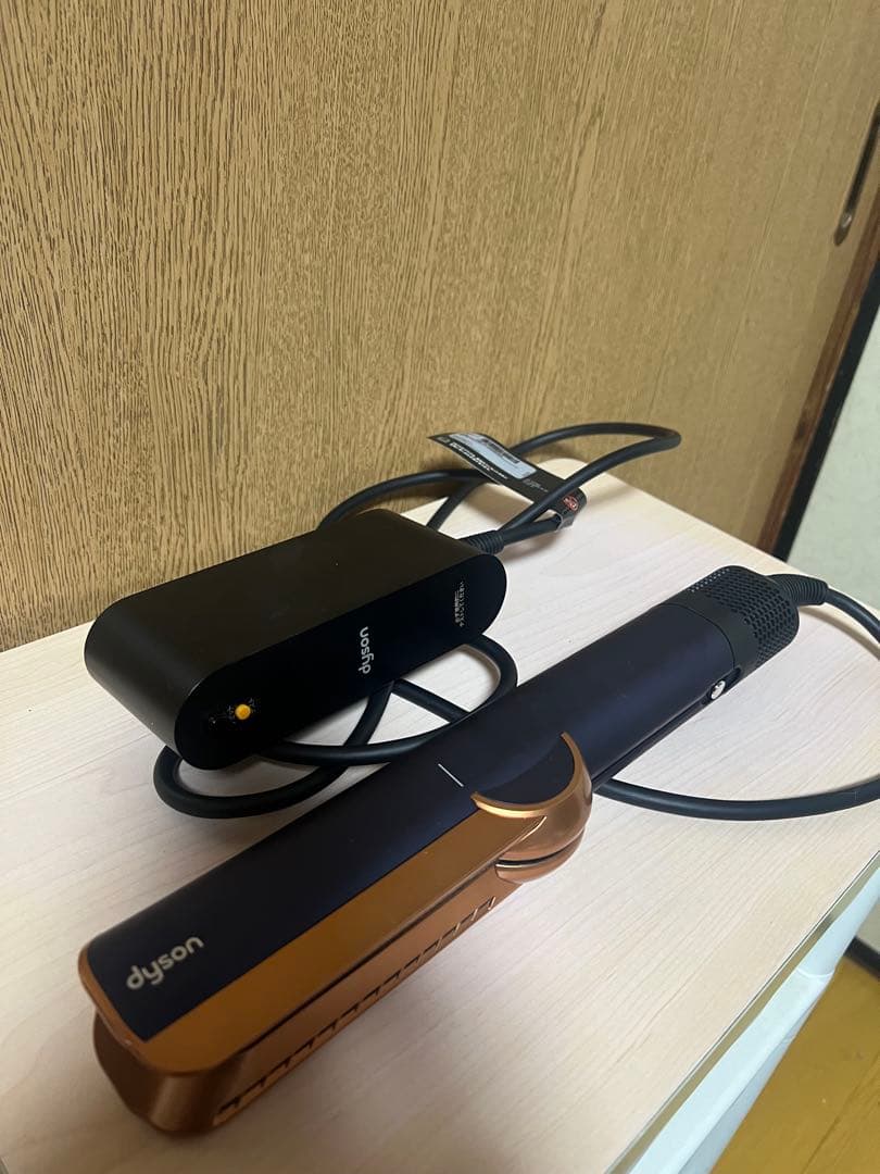 ダイソン　Dyson Airstrait ヘアストレイトナー