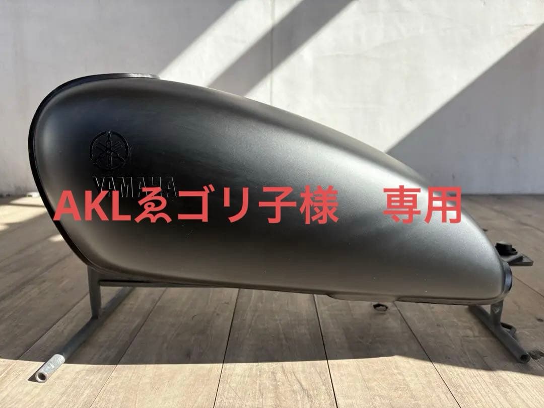 SR400 タンク 自家塗装（マットブラック&艶ありブラックステッカー）