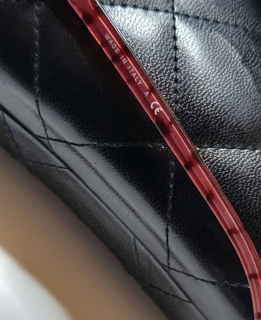 ◆CHANEL　シャネル◆ロゴ付き　サングラス　ケース付き