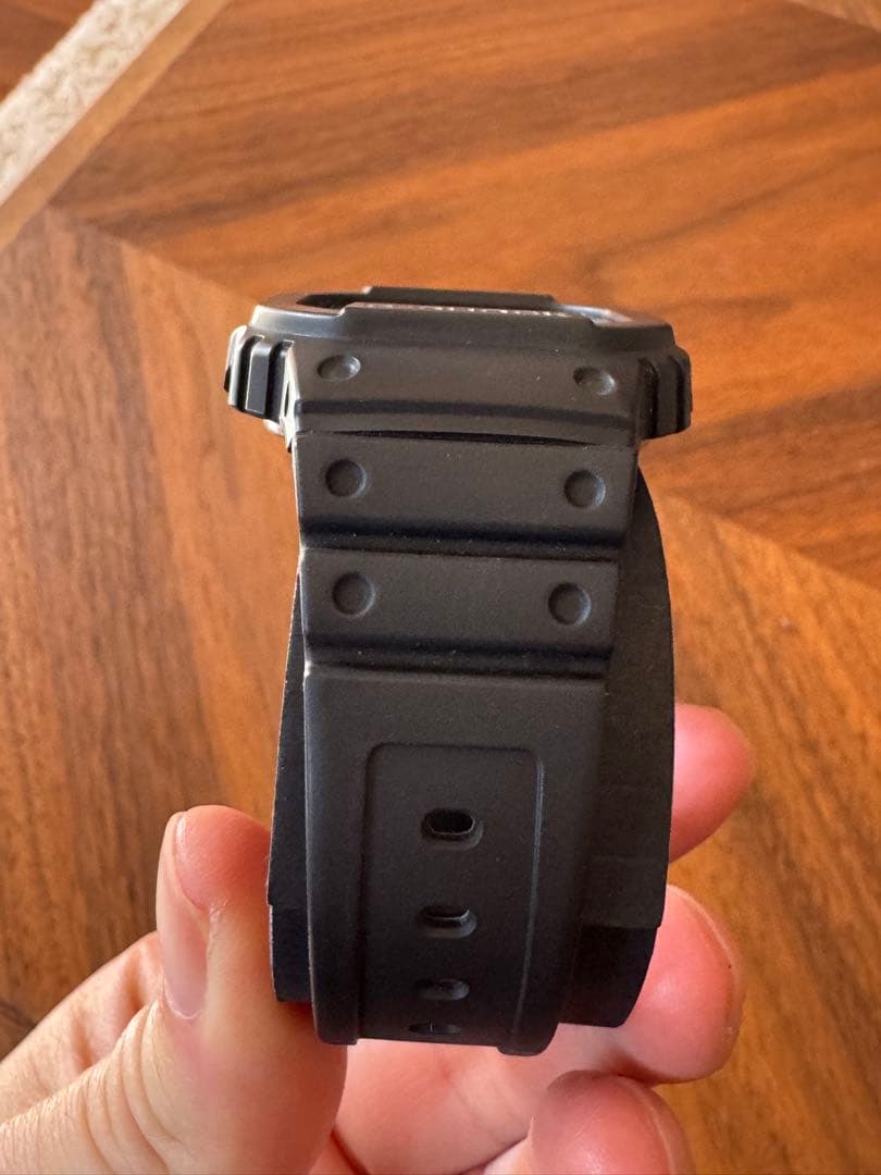 G-SHOCK DW-5000-1JF 復刻モデルメ タルケース G-SHOCK