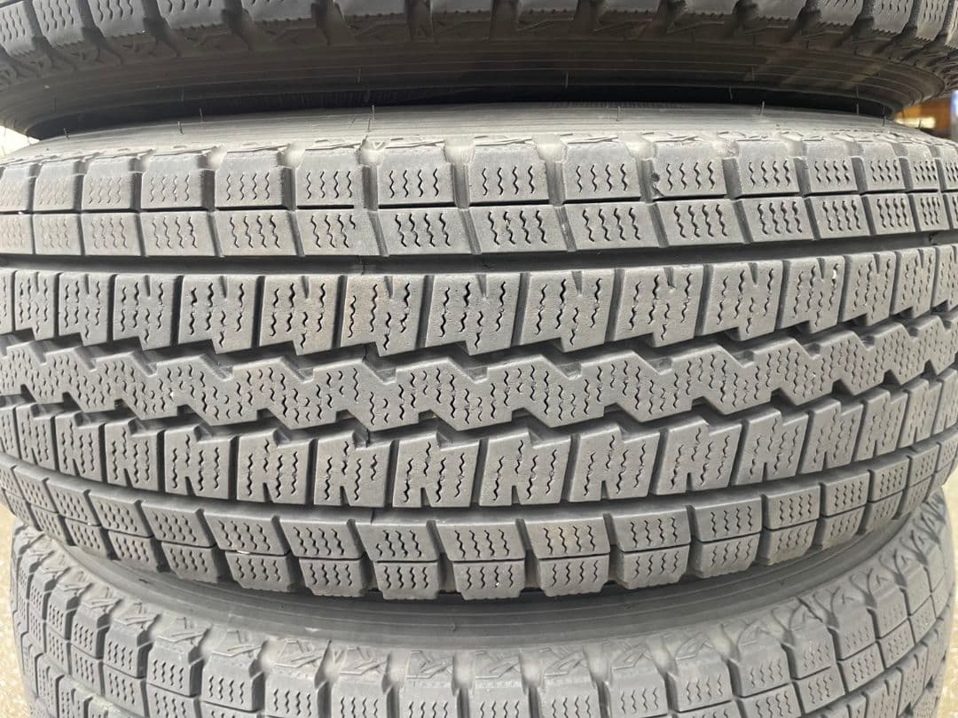 200系ハイエース　195/80R15 スタッドレスセット