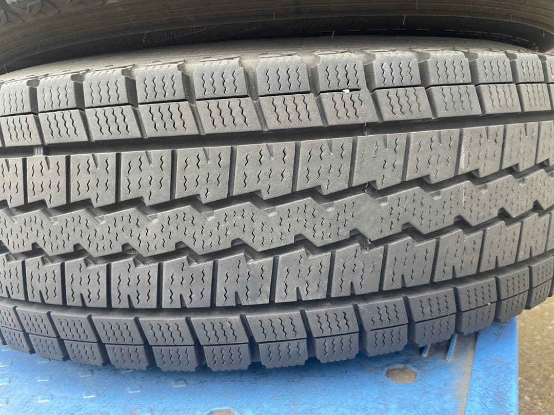 200系ハイエース　195/80R15 スタッドレスセット