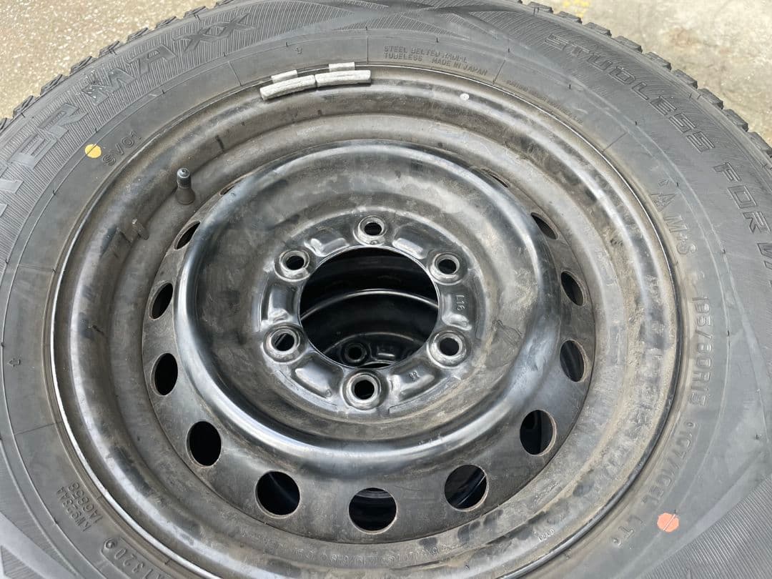 200系ハイエース　195/80R15 スタッドレスセット