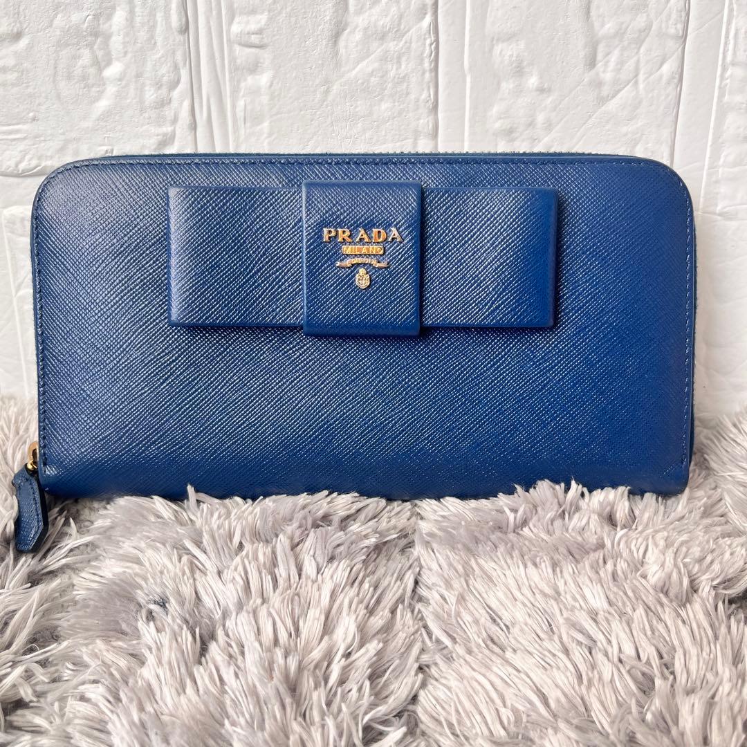 美品✨PRADA フィオッコ　ラウンドファスナー　サフィアーノ　メタルロゴ