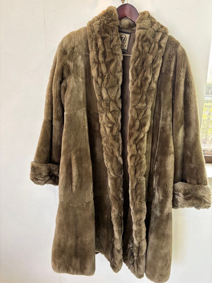 期間限定割引中‼️大幅お値下げしました‼️FENDI 希少khaki色ハーフコート