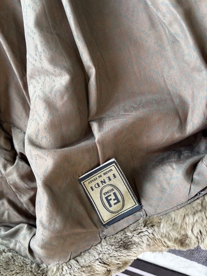 期間限定割引中‼️大幅お値下げしました‼️FENDI 希少khaki色ハーフコート