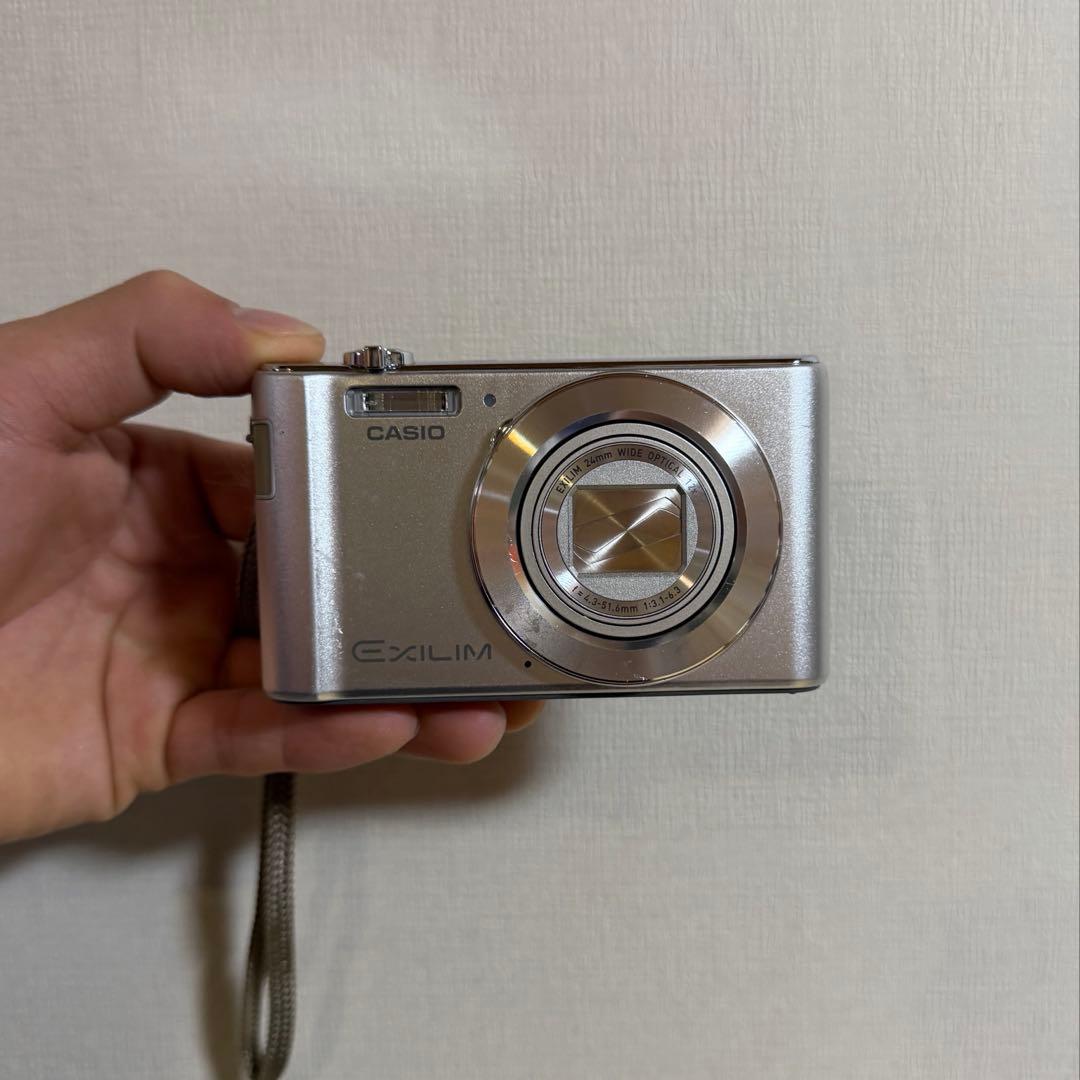 CASIO EXILIM EX-ZS210 シルバー　デジタルカメラ